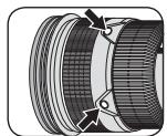 NIKON AI-S ZOOM-NIKKOR ED 200-400MM F/4 - Interruttore di selezione dell'azionamento della messa a fuoco e tasting di azionamento della messa a fuoco (Vedere p. 122 per le fotocamere compatibili.) - 2