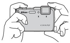 NIKON COOLPIX AW120 - Tenez l'appareil photo fermement. - 1