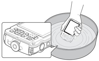 NIKON COOLPIX AW120 - Laissez le volet du logement pour accumulator/carte mémoire fermé et rincez l'appareil photo à l'eau du robinet. - 1