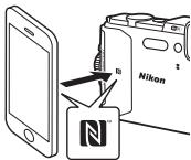 NIKON COOLPIX AW130 - Mise en contact du périphérique mobile compatible NFC avec l'appareil photo pour étabir une connexion Wi-Fi - 1