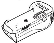 NIKON MB-12 - Battery pack MB-D12 a dodané prisluansestvo - 1