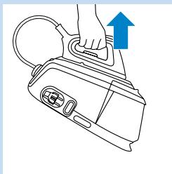PHILIPS GC9040 - Fyll opp igien beholderen og sett beholderen tilbake på plass i dampgeneratoren. - 4