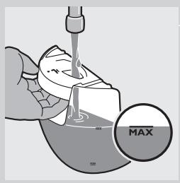 PHILIPS GC 9540 - Riempimento del serbatoio dell'acqua estrabile - 2