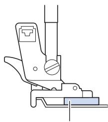 BROTHER F410 - Place the button in the position where it will be sewn, and lower the presser foot lever. - 1