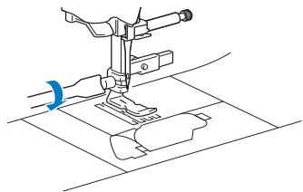 BROTHER F410 - Inserting a centered zipper - 1