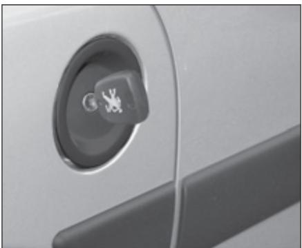 PEUGEOT PARTNER FOURGON 2011 - Remplissage du réservoir de carburant - 1