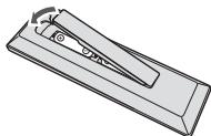 PIONEER X-HM51 - Einlagen der Batterien in die Fernbedienung - 2