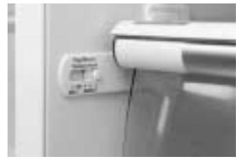 WHIRLPOOL LAVE-VAISSELLE 1 POSE LIBRE SUPREME CLEAN WRFE2816 - Positionnement des grilles dans le compartment connélateur (selon le modele). - 3