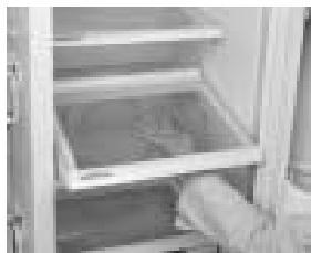 WHIRLPOOL LAVE-VAISSELLE 1 POSE LIBRE SUPREME CLEAN WRFE2816 - Positionnement des grilles dans le compartment connélateur (selon le modele). - 1