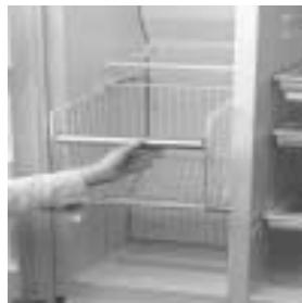 WHIRLPOOL LAVE-VAISSELLE 1 POSE LIBRE SUPREME CLEAN WRFE2816 - Positionnement des grilles dans le compartment connélateur (selon le modele). - 5