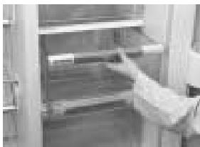 WHIRLPOOL LAVE-VAISSELLE 1 POSE LIBRE SUPREME CLEAN WRFE2816 - Positionnement des grilles dans le compartment connélateur (selon le modele). - 2