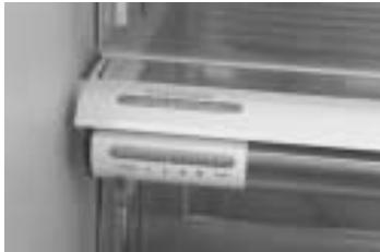 WHIRLPOOL LAVE-VAISSELLE 1 POSE LIBRE SUPREME CLEAN WRFE2816 - Positionnement des grilles dans le compartment connélateur (selon le modele). - 4