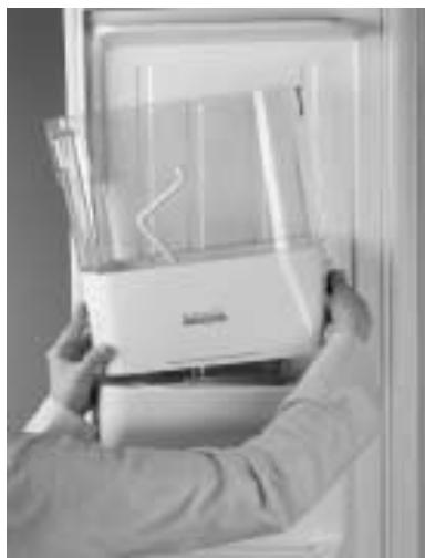 WHIRLPOOL LAVE-VAISSELLE 1 POSE LIBRE SUPREME CLEAN WRFE2816 - Pour entrenir le bac à gaçons : - 1