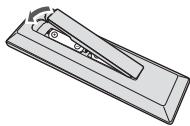 PIONEER XHM11 K - Einlagen der Batterien in die Fernbedienung - 2