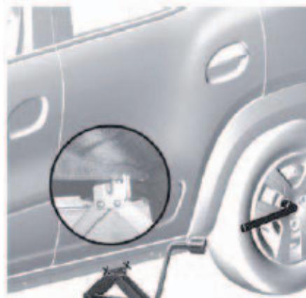 RENAULT KWID - Jack 2 and Wrench 3 - 3