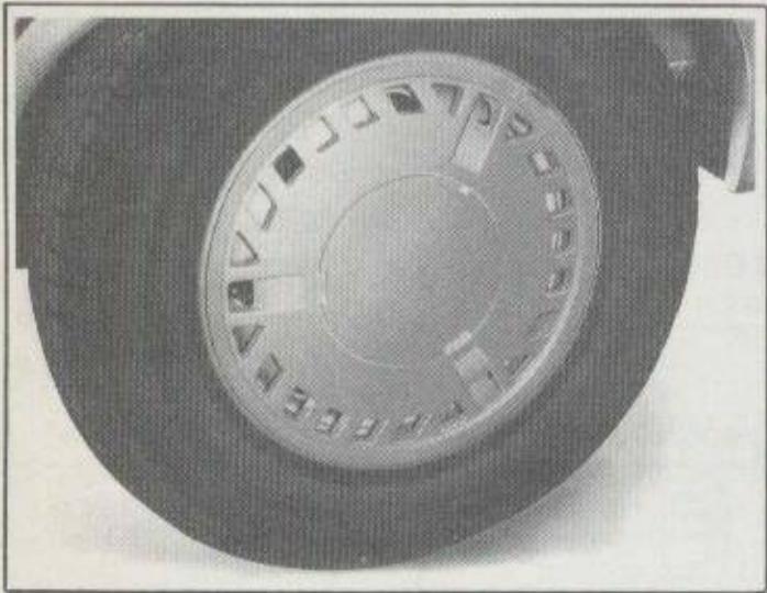 RENAULT R11 - Enjoliveurs - 4