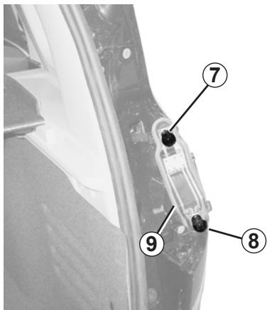 RENAULT SCENIC 3 2010 - FEUX ARRÈRE ET LATERAUX : remplacement des lampes (2/4) - 3