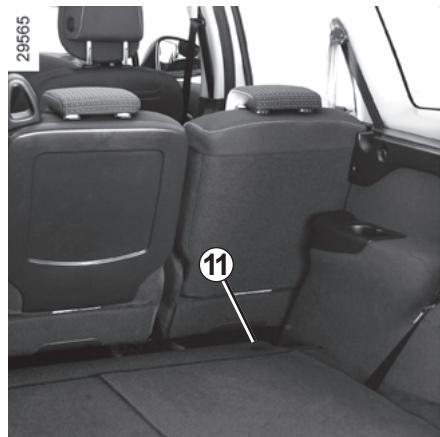 RENAULT SCENIC 3 2010 - Pose du filet de séparation derrière les sièges arrière - 2