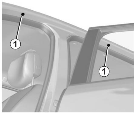 RENAULT SCENIC 3 2011 - Pose du filet de séparation derrière les sièges arrière - 3