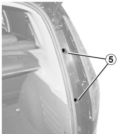 RENAULT SCENIC 3 2012 - FEUX ARRÈRE ET LATERAUX : remplacement des lampes (2/4) - 1