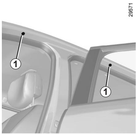 RENAULT SCENIC 3 2012 - Pose du filet de séparation derrière les sièges arrière - 3
