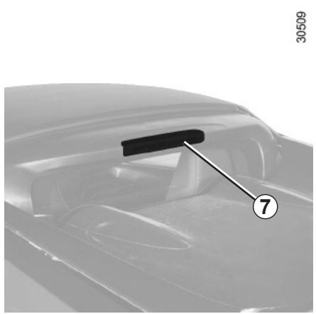 RENAULT WIND 2012 - FEUX ARRÈRE ET LATERAUX : remplacement des lampes (2/3) - 1