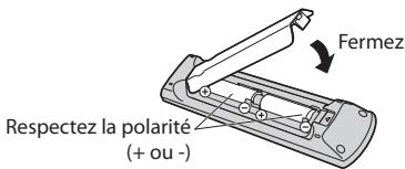 PANASONIC TX-L24E3E - Mise en place et retrait des piles de la télécommande - 2