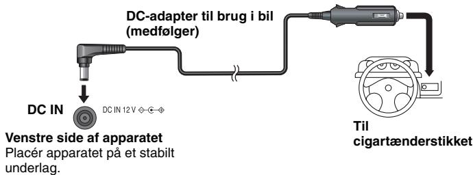 PANASONIC DVD-LS82 - Tilslutning af den medfølgende DC-adapter til brug i bil - 1
