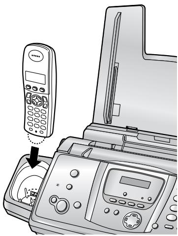PANASONIC KXFC235G - Laden des/der Akku(s) - 1