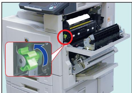 PANASONIC DP-C323 - Tournez le bouton d'entrainment du papier dans le sens contraire des aiguilles d'une montre. - 1