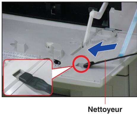 PANASONIC DP-C323 - Replacez le nettoyeur à l'intérieur du couvercle avant. - 1
