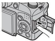 FUJIFILM X-S1 - Retrait des cartes mémoire - 1