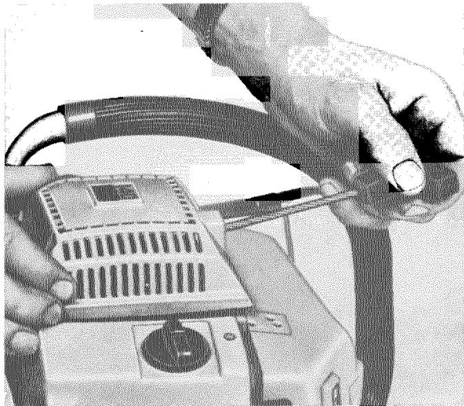 HUSQVARNA CHAINSAWS - Remplacement de la cordelette de lancement - 15