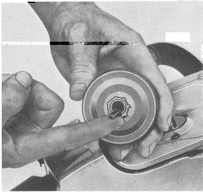 HUSQVARNA CHAINSAWS - Remplacement du pignon d'entrainement - 2