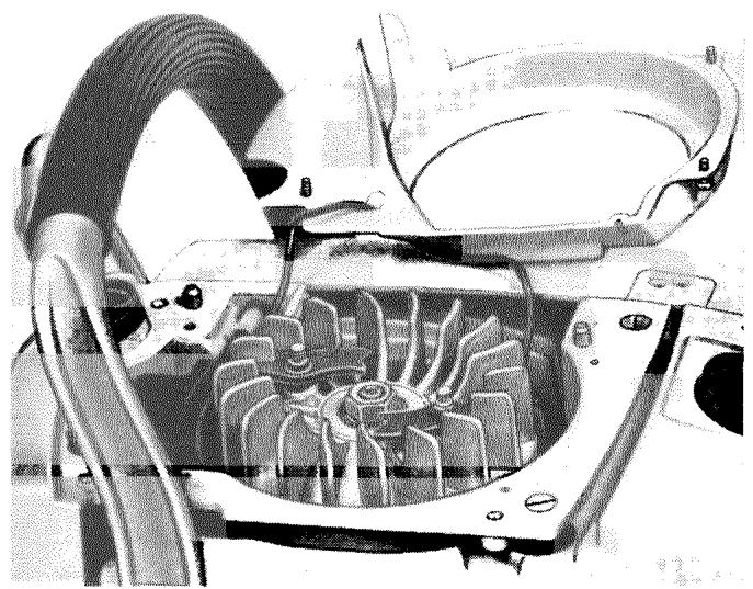 HUSQVARNA CHAINSAWS - Nettoyage du démarreur et du ventilateur - 3