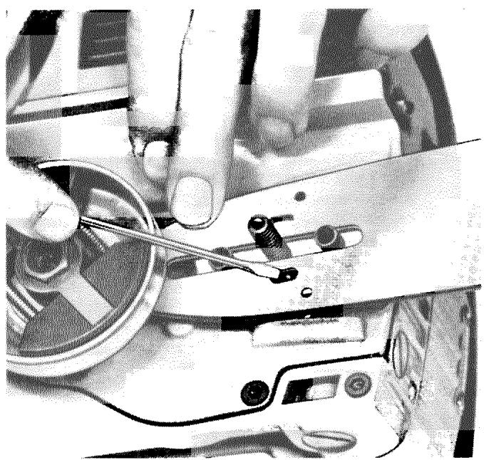 HUSQVARNA CHAINSAWS - Montage du guide-chaine et de la chaine - 1