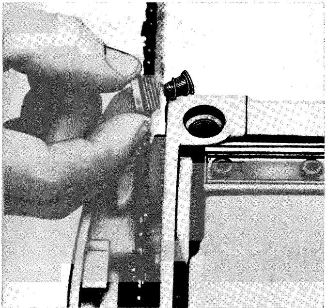 HUSQVARNA CHAINSAWS - Nettoyage du filtré à huile - 5