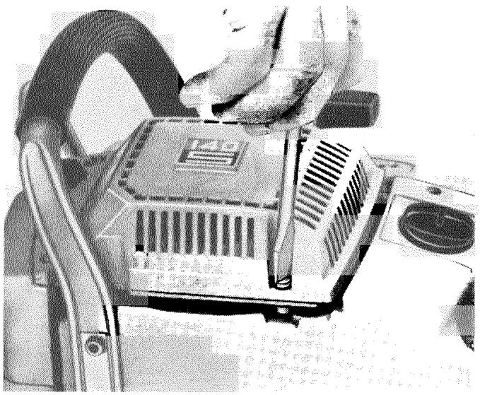 HUSQVARNA CHAINSAWS - Nettoyage du démarreur et du ventilateur - 1