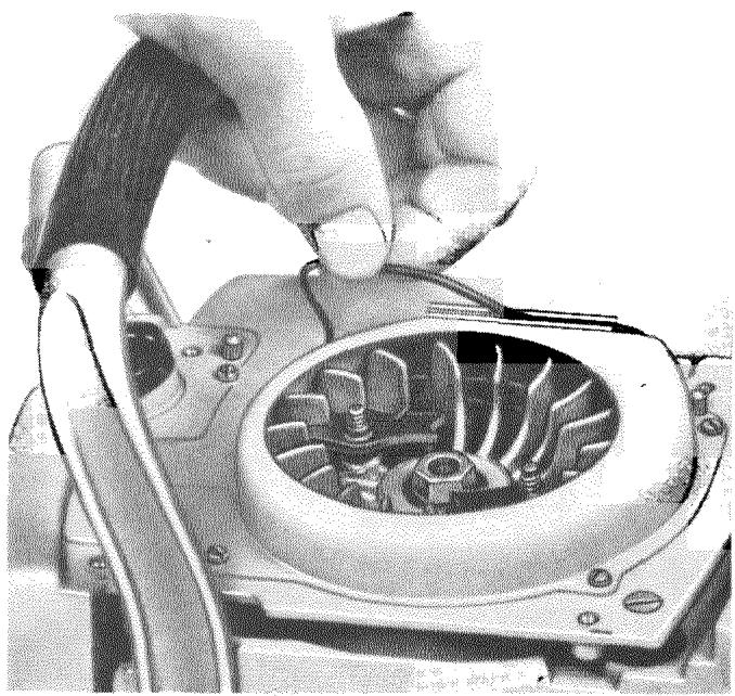 HUSQVARNA CHAINSAWS - Nettoyage du démarreur et du ventilateur - 2