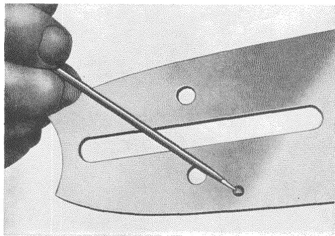 HUSQVARNA CHAINSAWS - Nettoyage du filtré à air - 7