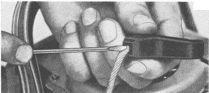 HUSQVARNA CHAINSAWS - Remplacement de la cordelette de lancement - 7