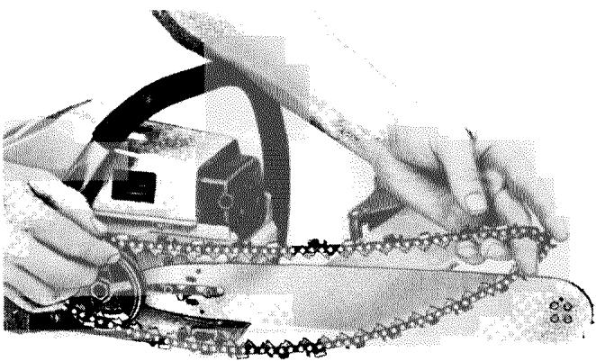 HUSQVARNA CHAINSAWS - Montage du guide-chaine et de la chaine - 2