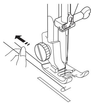 HUSQVARNA VIKING EMERALD 116 - Enfile-aiguille - 3