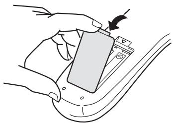 JVC XV-S302 - Batterijen in de afstandsbediening plaatsen - 2
