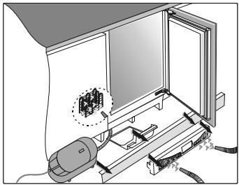 BRANDT UFA1102E - Dépoussiérez le condenseur comme suit: - 1