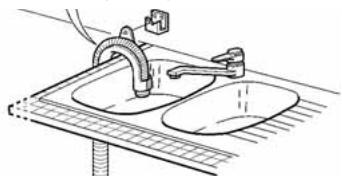 BRANDT VE305WE1 - Draining away the waste water - 3