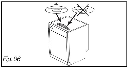 BRANDT DFH1132 - - MISE EN PLACE DE LA BAVETTE D'INSONORISATION - 1