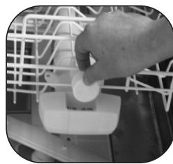 BRANDT VF200JE1 - Adding the detergent - 1