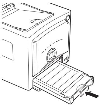 OLYMPUS P-10 - Installation du bac d'alimentation dans l'imprimante - 2