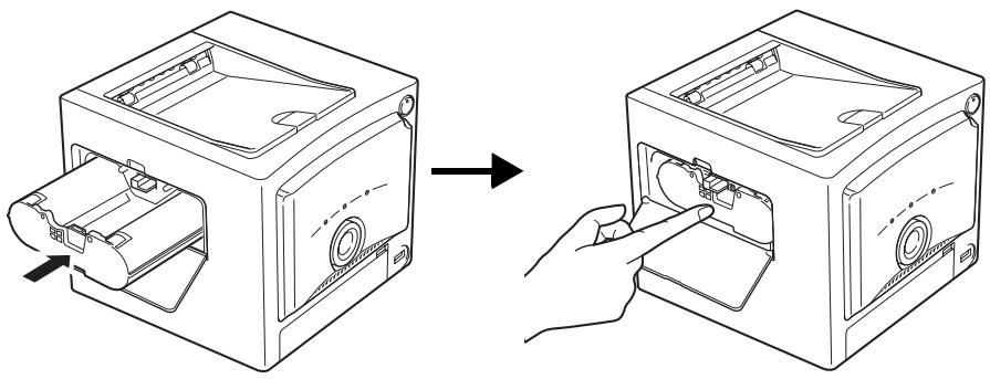 OLYMPUS P-10 - Die Farbbandkassette vollständig in das Fach einlagen und die Kassettenöffnung einwandfrei schreiben. - 1